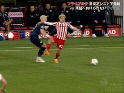 堂安律のフィジカルは中田英寿に匹敵！？“人間ブルドーザ突破”でタックルを物ともしない一部始終「マラドーナや」「頑丈すぎ」元日本代表DFやファンが下を巻く