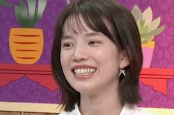 弘中アナ、2歳娘との2ショット写真を公開 「すごいかわいい写真！」の声