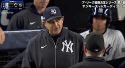 前代未聞… 暴走審判のデタラメ判定「ヤバいだろ」 勘違いで監督退場… 酷すぎる珍プレーが「ただの冤罪w」「もはやギャグ」