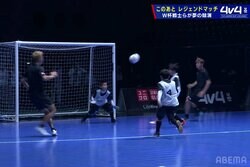 激レア！名パサー・遠藤保仁、“10年１回のヘディングシュート”の瞬間！本田圭佑が華麗ダイレクトキックで演出、槙野智章は「見たことないですよ」と興奮