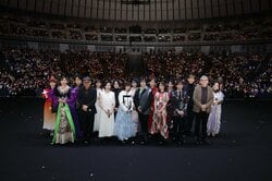 《에반게리온》 30주년 페스가 요코하마 아레나에서 개최! ≪OPENING of 30th ANNIVERSARY》에 안노 히데아키 감독과 역대 캐스트 13명 집결【DAY1】