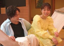 島崎遥香が笑顔で「がっくん」佐野岳、ガッツポーズで大喜び！ハンモックで超密着『私たち結婚しました3』第4話