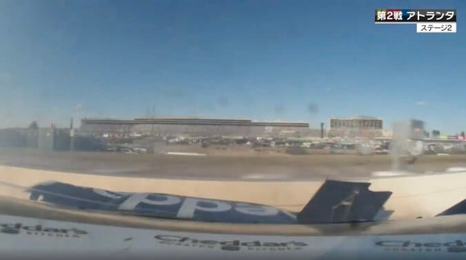 「派手にいった」通算63勝の40歳名手がエグい角度でウォールに衝突「一番痛いです、身体が」現役ドライバーも心配の声 4枚目