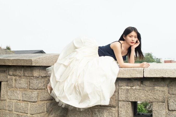 今大注目の若手女優・永瀬莉子、“今の魅力”を詰め込んだ1st写真集のタイトルは『glimmers』 5枚目