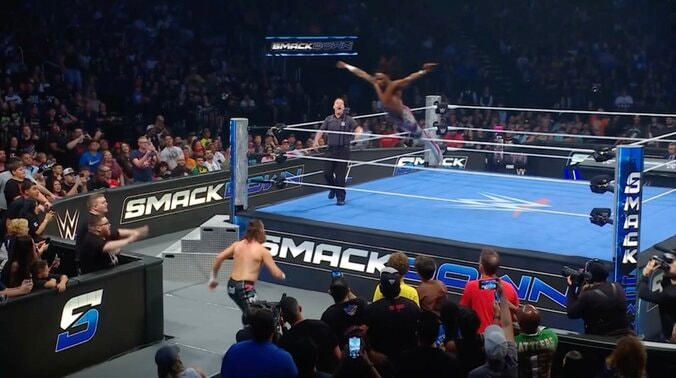 とてつもない高さからダイブを決行