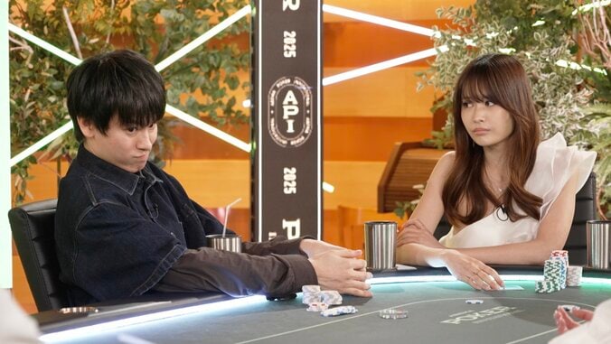 【映像】美人ポーカープロ、ギャップ全開“微笑みの眼差し”
