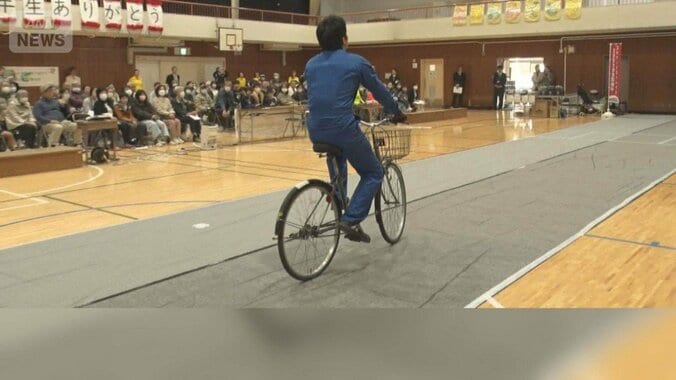 傘差し5000円、スマホ使用1万2000円　自転車「青切符」開始まで1カ月、周知急ぐ 1枚目