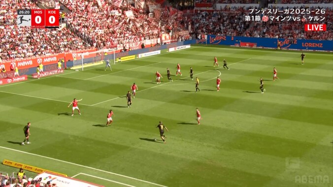 「誘って回収！」佐野海舟の“超絶インターセプト”にファン大興奮！「反射神経やばい」「一級品だな」ブンデス開幕戦で圧巻守備 3枚目