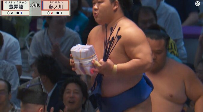 「懸賞金の束やべえw」藤ノ川、連日の横綱撃破で懸賞計101本 圧巻のボリュームにファン“ドン引き” 横綱初挑戦から無傷の4連勝の偉業も 2枚目