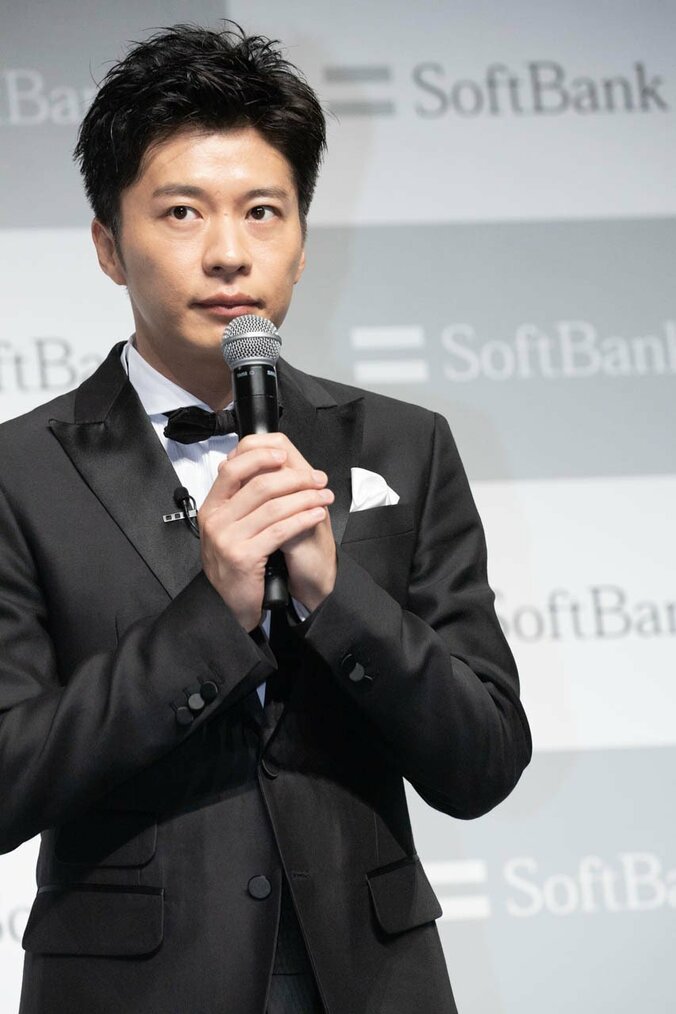 田中圭＆“お父さん”の可愛らしいキスに、報道陣ほっこり 3枚目