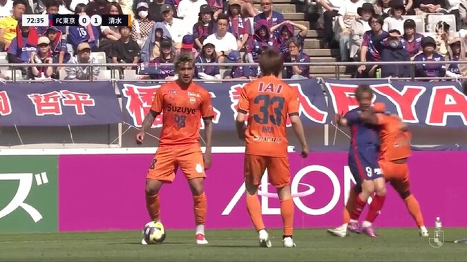 漫画かよ！Jリーグで決まった豪快過ぎる“投げ技”一本「これはいい大腰」「柔道きたな」華麗ななぎ倒しにSNS沸騰 5枚目