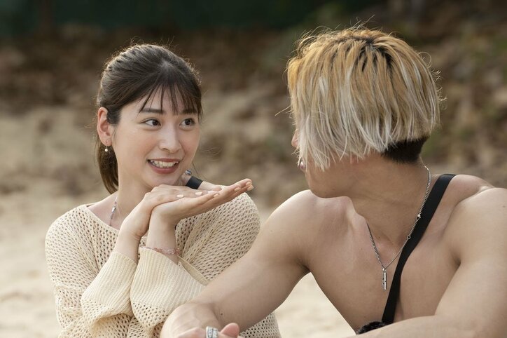 美人カフェ店員の水着姿に一目惚れ「可愛いですね。やられちゃいますね」マッチョなイケメン芸人が猛アピール