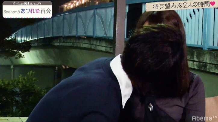 『恋ステ』シーズン5カップル・あつし＆れなが再会　誕生日プレゼントで初キス！