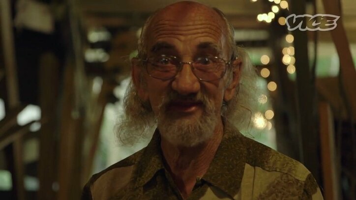 「デートがない日は毎晩“宇宙船”で寝る…」米国でUFO待つ男