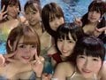 もえあず、エラバレシメンバーとナイトプール「いろいろ初めて尽くし」