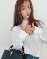 谷まりあのストレートヘアで大人っぽい姿に「その可愛いさ罪」と絶賛の声