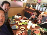 石田純一 息子と人生初の回転寿司へ「シャリが美味しかったそうです笑笑」