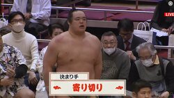 「現役力士よりもデカい」元関脇の人気力士がガチ観戦 “デカすぎる”体に「さすがに目立ちすぎるw」「短パンやん」ファン興奮