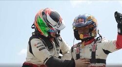 日本人34年ぶり快挙“運命の一日” ライバルとの粋な光景…掲げた日の丸「想いが込み上げてきた」初めての景色