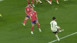 「レベチやん」三笘薫の狙い澄ましたコントロールショットにスタジアム騒然「やっぱえぐいわ」「技術高い」高精度な右足インサイドキックにファン興奮