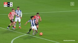 「PKだろ！」久保建英、圧巻ボール奪取→ペナルティエリア内で倒されるもPKなし「とらないんかい」不可解判定に抗議のアピール