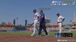 大丈夫か…ドジャースのフリーマンが死球受け負傷退場 交代直前の「あまり見たことない」消沈リアクションに心配の声