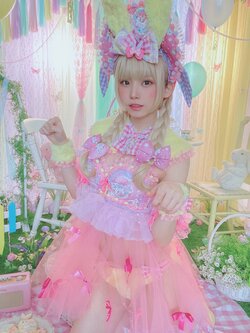 人気コスプレイヤー・えなこ、新作写真集のテーマ明かす ファンシーなショットに感嘆の声