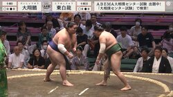 「なんだこれ」組み合わない力士のバトルに館内が“笑撃”　コントのような展開に「笑い声起きてるぞ」「これはアカンw」「また睨み合いw」異様な盛り上がり