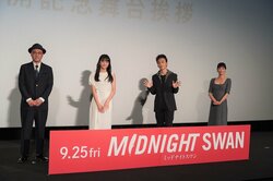 「登場したときに声援がなかったのは初めて」草なぎ剛、歓声NG舞台挨拶にさぐりさぐり対応