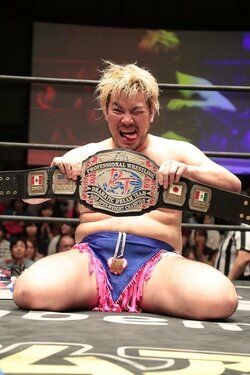 「この闘いは必然」“アイコン×カリスマ”でトップの座を争う　DDT両国メインは男色ディーノvs佐々木大輔に決定