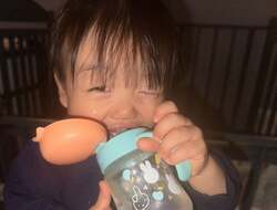  あいのり・桃、アイテープを貼った眼瞼下垂の次男の姿を公開「嫌がってないのが唯一の救い」 