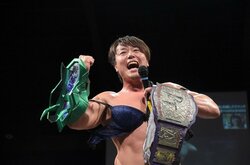 「経験の差」でブラを取る！目隠し乳隠しデスマッチ　HARASHIMA、紙一重の勝利！