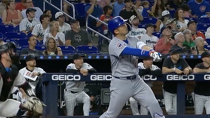 【写真・画像】鈴木誠也、会心12号弾でカブスファンも打った瞬間“確信拍手” 一挙8得点のビッグイニング飾る一発…敵地異例の熱狂　1枚目