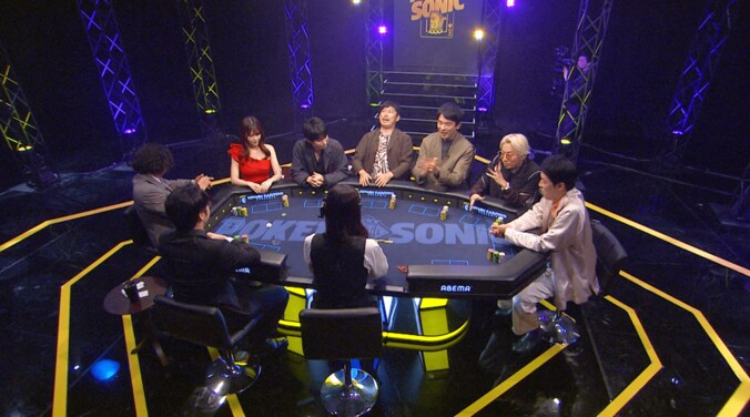 【映像】人気芸人、いきなりの“謎行動”にテーブルざわつく