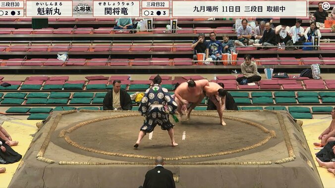 19歳“細マッチョ”力士、164キロ巨漢を“腕一本”でぶん投げる 豪快すぎる結末に館内騒然 3枚目
