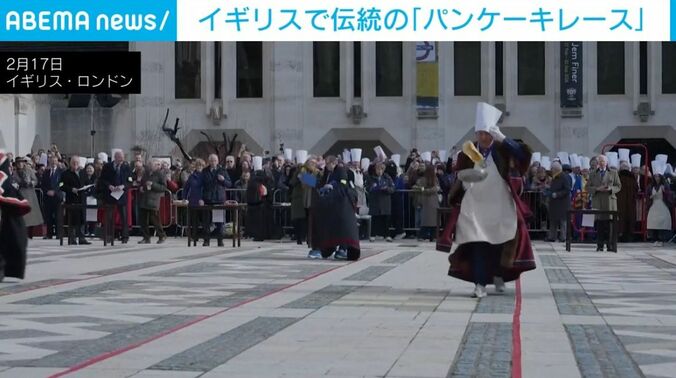 パンケーキをひっくり返す様子