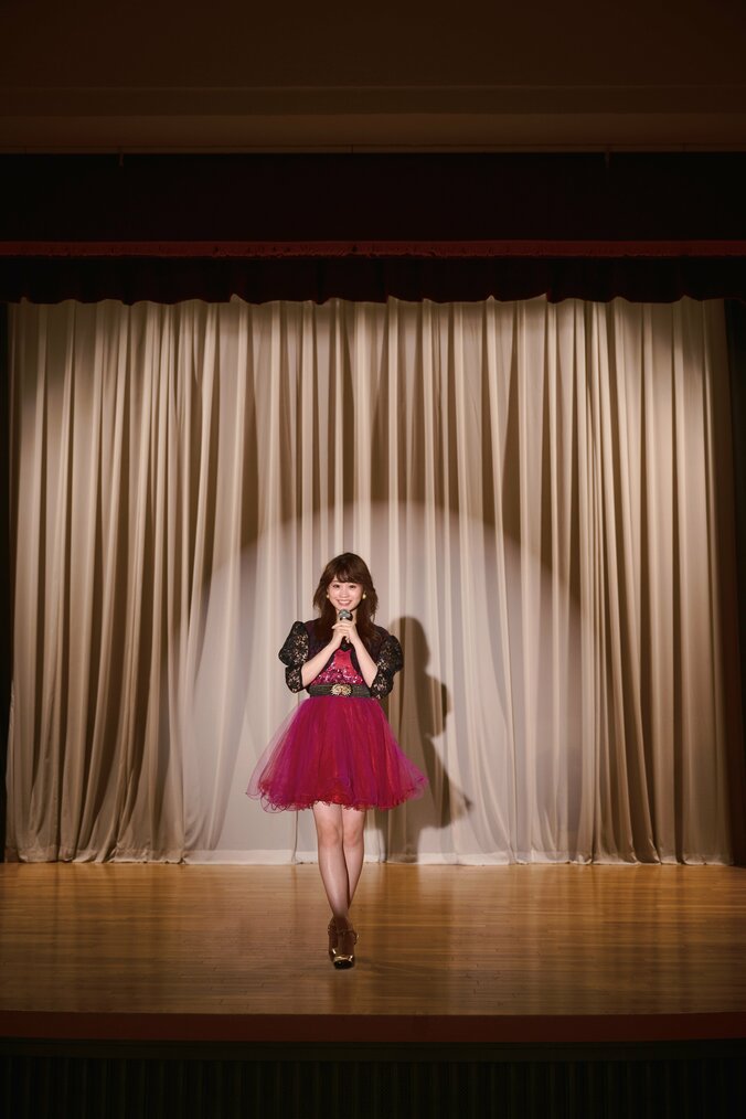 “今日好き”で話題 古園井寧々初スタイルブックのタイトルが決定 “昭和アイドル”なりきりの先行カットも公開 2枚目