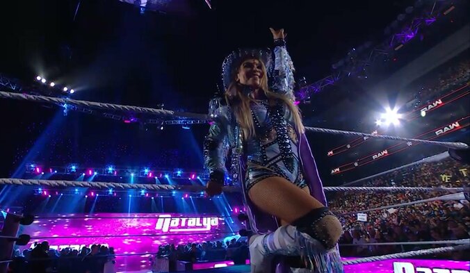 男性ファンと濃厚ハグのナタリア