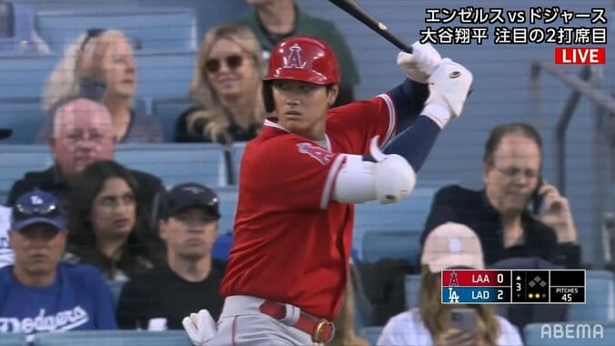 立っているだけで「威圧感がすごい」大谷翔平のプレッシャーに若手100マイル投手も緊張？ストレート四球に解説も絶賛 1枚目