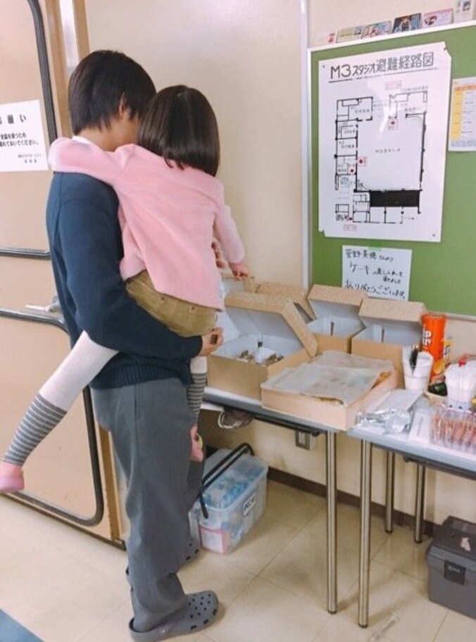 M!LK佐野勇斗、そらちゃんを抱っこ　立派なお兄ちゃん姿に悶えるファン続出 2枚目