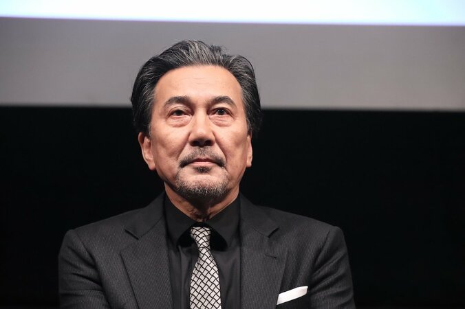 役所広司、喫煙シーン満載の映画出演に「実は禁煙したばっか。せっかく忘れかけていたのに」 1枚目