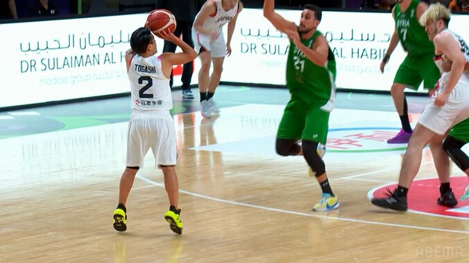 「その位置から打つか！」富樫勇樹、“美しすぎるディープスリー”を炸裂「たまらん！」残り３秒で決めた長距離砲にファン歓喜【バスケ日本代表】 5枚目