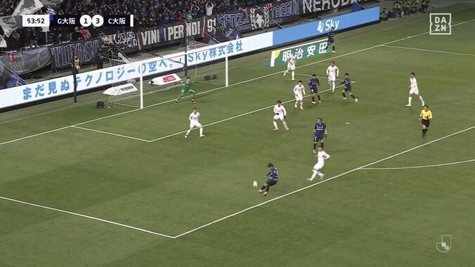 【映像】ゴラッソorオフサイド？走りこんで左足強烈シュート