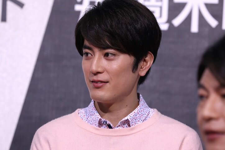 間宮祥太朗、会見で噛んだ志尊淳をなでなで「大丈夫か？怖くないよ」