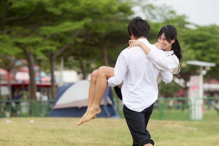 清楚系モテ女子、イケメン男子と告白成立で大胆お姫様抱っこ!「ドキドキしたの、一緒にいて」