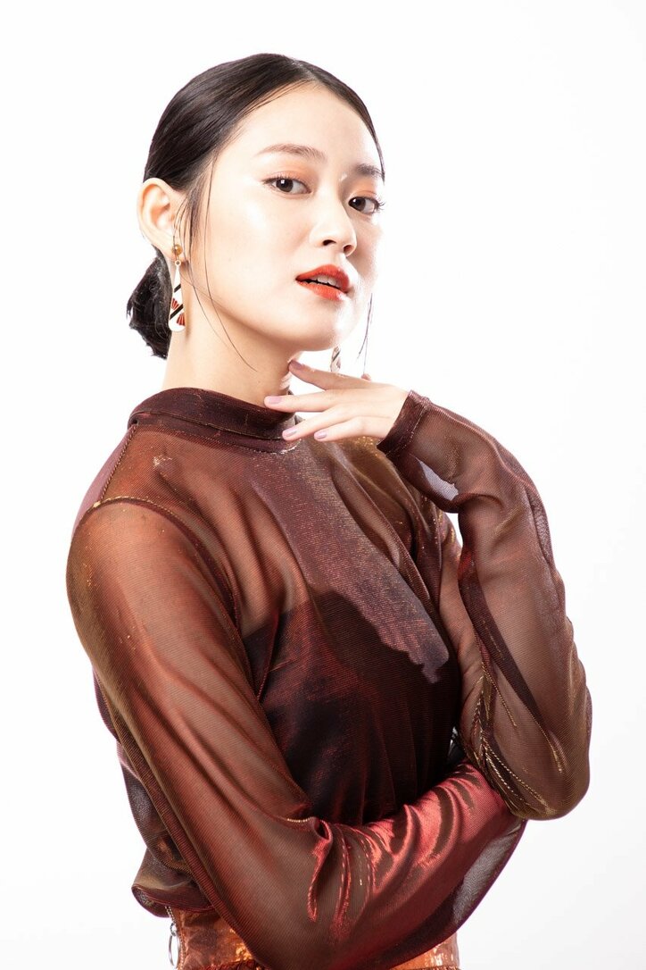 国民的美少女・吉本実憂が5kg増で“ぶちゃいく”新卒OLに!? 映画『レディinホワイト』インタビュー