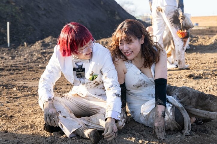 【写真・画像】過酷な婚前合宿サバイバル番組『ウェディングウォーズ』熾烈なバトルに挑む参加カップル8組に、一問一答インタビュー！駆け出しの若手芸人同士・柴助&マミモンカップル編　1枚目