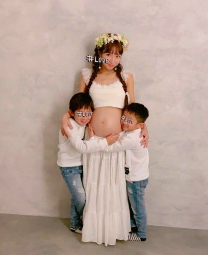 妊娠9ヶ月の辻希美、マタニティフォトを披露「間も無く臨月」「会えるのを楽しみにしてるよ」