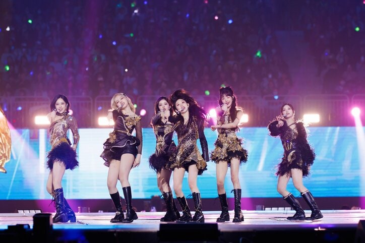 IVE、妖艶＆ミステリアスなパフォーマンスで会場を釘付け！ 大人数のダンサーを従え鼓笛隊も入場、大迫力のステージに視聴者大興奮「こんな舞台見たことない！」
