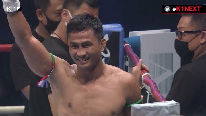 「どよめき→静寂」の衝撃KO ゴングと同時にタオル投入で「呼んじゃいけないレベル」あまりの強さに視聴者もドン引き